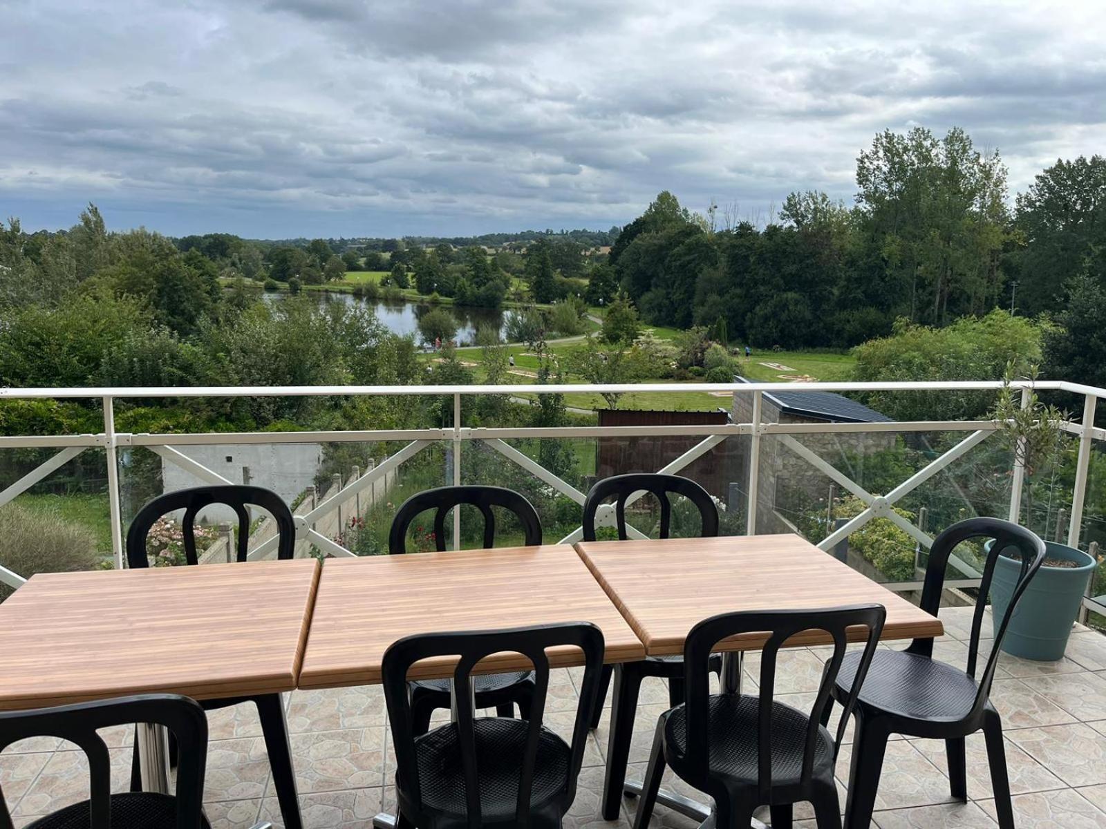 La Maison Du Lac Saint-Hilaire-du-Harcouët Exteriér fotografie